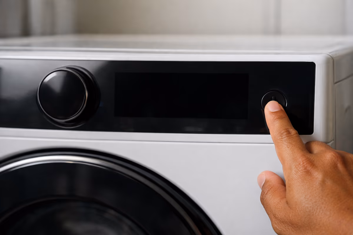 Lavadora con panel apagado sin señal de encendido