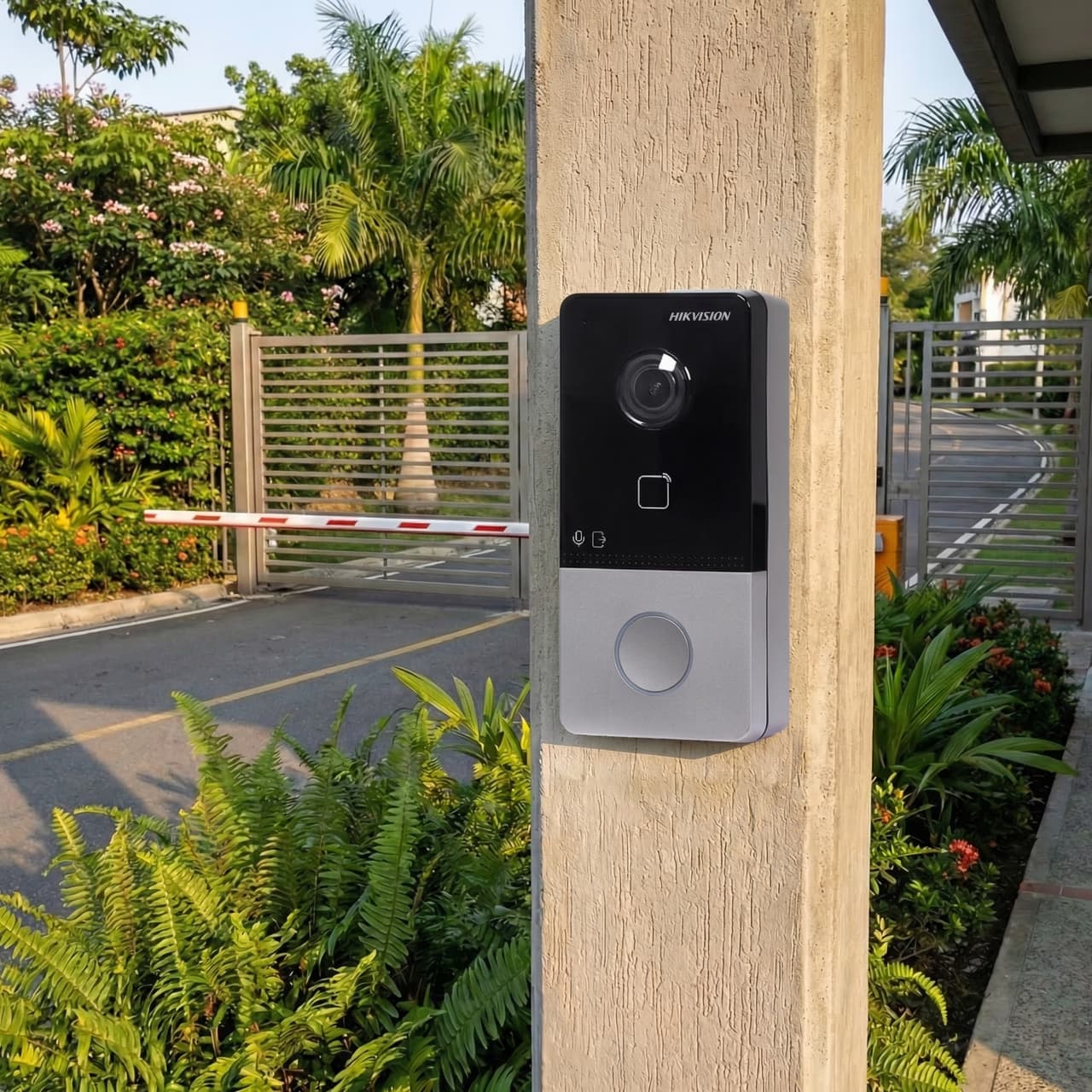 Videoportería IP en conjunto residencial colombiano para control de acceso sin portero